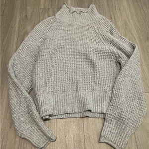 American Eagle Outfitters Light Gray Ribbed Mock Neck Sweater thumbnail 1