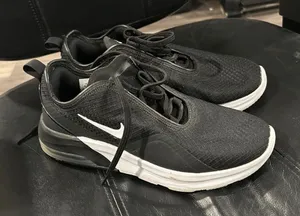 Nike Black and White Sneakers thumbnail 1