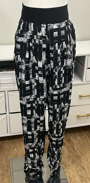 City Chic Abstract Dress Pants (XS) thumbnail 1