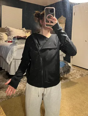 Lululemon Long Sleeve Cross Over Jacket thumbnail 3