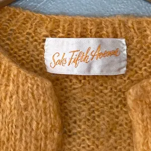 Saks Fifth Avenue Sweater Shrug Size M L Peachy Cropped Cardigan 60s 70s Pin Up thumbnail 3