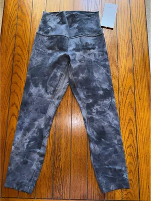 Lululemon Align High Rise 23” Diamond Dye Grey Size 6 NWT thumbnail 3
