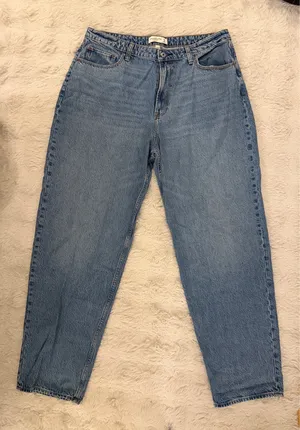 Abercrombie Taper High-Rise Curve Love Jeans thumbnail 1