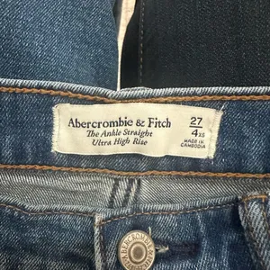 Abercrombie & Fitch Ultra High Rise Ankle Straight Jeans thumbnail 5