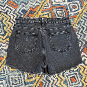 PacSun High Rise Black Mom Shorts • Raw Hem Acid Wash Denim - Size 27 thumbnail 3