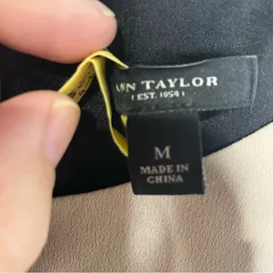 Ann Taylor layered split hem sleeveless top‎ tan black size medium thumbnail 4