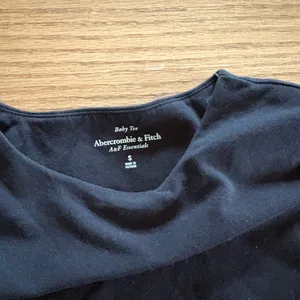 Abercrombie baby tee thumbnail 3
