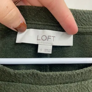 LOFT women's olive‎ green puff sleeve thick kit relaxed Crewcut blouse casual S thumbnail 3