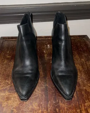 Vince Camuto Black Pointed Toe Leather Ankle Boots - Size 8M thumbnail 1