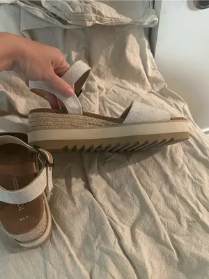 Toms Beige Platform Sandals with ankle straps size 8.5 fall spring brunch office thumbnail 4