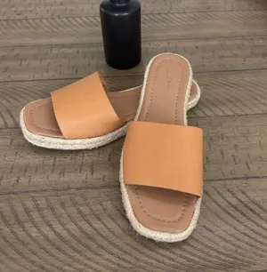 Universal Threads Espadrille Sandals thumbnail 1