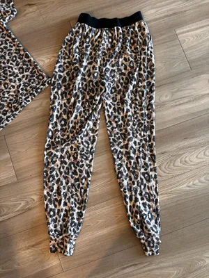 Victoria's Secret Pink Pajama Set thumbnail 3