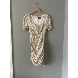 Bardot Cindy Sweetheart Dress in Soft Yellow Floral thumbnail 4