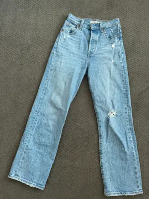 Levi’s Ribcage Straight Ankle Jeans thumbnail 2