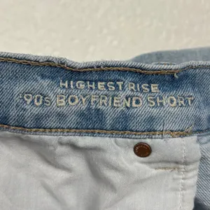 American Eagle Strigid Highest Rise 90s Boyfriend Short Light Wash Size 18 thumbnail 5