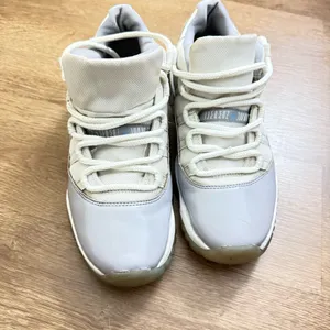 Nike Air Jordan 11 Retro Cement Grey Mens Size 9.5 US Sneakers Shoes thumbnail 2
