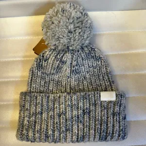 The North Face Cozy Chunky Beanie Knit Cuffed Hat Gray Multicolor NEW thumbnail 1