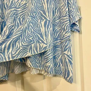 NWT Yak & Yeti Blue Zig Zag Zebra Striped Short Sleeve Blouse L/XL thumbnail 2