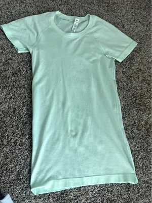 Swiftly Lululemon Tech Short Sleeve thumbnail 1