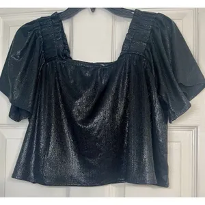 Queen of Sparkles Size Med Black Metallic Pebble Flutter Top Cropped thumbnail 1