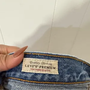 Levi’s 501 Original High Rise Straight Leg Jeans Women’s 24 Distressed Button Fl thumbnail 11