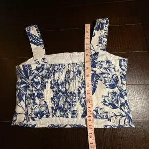 Abercrombie & Fitch Blue Floral Linen Blend Smocked Crop Top Womens Small Toile thumbnail 4