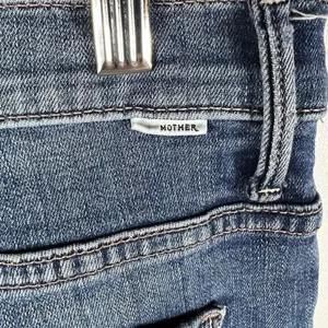 Mother The Insider Crop Step Chew Distressed Denim Jeans in Dancing‎ on Coals 24 thumbnail 8