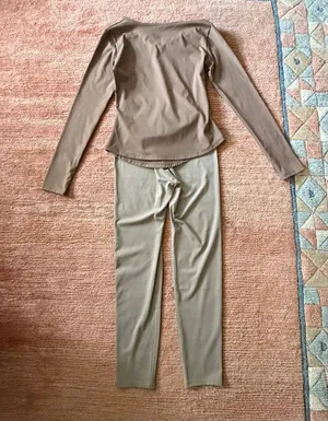 Women’s 2 Piece Activewear Set Size S Long Sleeve Top High Rise Leggings thumbnail 3