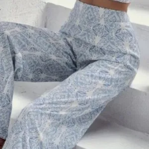 Wide Leg High Waisted light blue and white pants women's size Medium New thumbnail 2