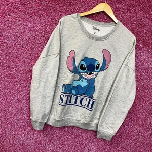 Happy Stitch Disney Animated Movie Lilo & Stitch Crewneck XL thumbnail 3