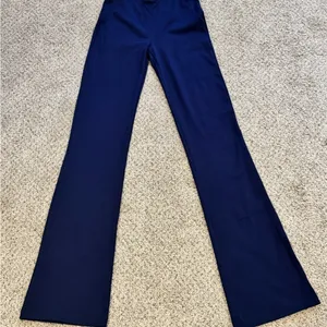 Yogipace XS Tall Navy Sporty Flare Yoga Pants Pull-On Stretchy Back Pockets thumbnail 3