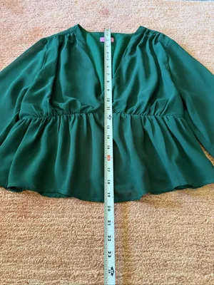 Francesca’s Mi Ami Green Peplum Blouse Size M Deep V Neck Long Sleeve thumbnail 3