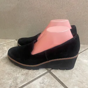 Vionic Willa Wedge Black Suede Water Repellent Loafers Womens 9.5 shoes casual thumbnail 3