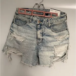 American Eagle Curvy Mom Shorts Womens 6 Light Wash Distressed‎ Super High Rise thumbnail 1