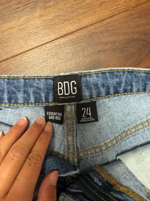 BDG Urban Outfitters Jean Shorts Mid-Rise Essential thumbnail 3