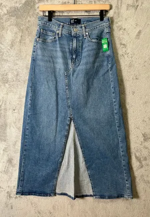 GAP Denim Maxi‎ Skirt Medium Wash Front Slit Casual Minimalist Y2K Chic 2/26 New thumbnail 1