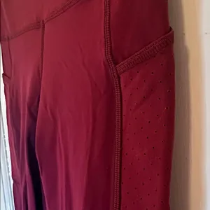 Lululemon Eggplant High-Waisted Cropped‎ Leggings size 4 EUC thumbnail 2
