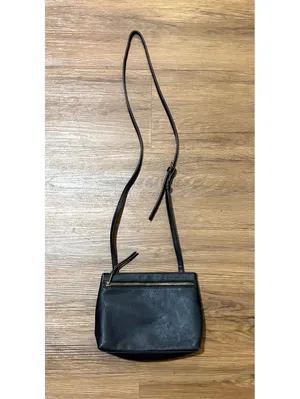 Universal Threads Black Crossbody Bag Adjustable Strap Gold Tone Zip thumbnail 2