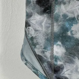 Lululemon Hotty Hot‎ Low-Rise Lined Short 4” Kaleidofloral Blue Cast Size 4 Tall thumbnail 7