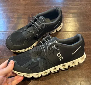 On Cloud 5 black running shoes thumbnail 1