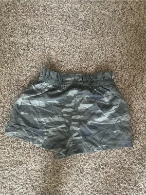 Express Camo Elastic-Waist Button-Front Shorts thumbnail 3