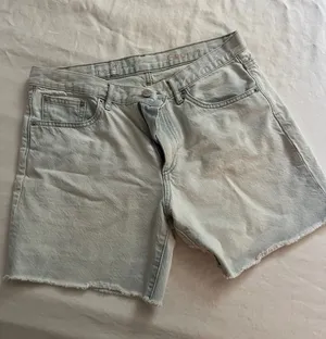 GAP Light Wash Denim Jean Sexy Boyfriend Shorts thumbnail 1