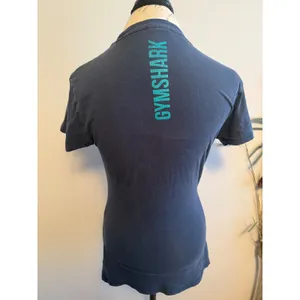 Gymshark Women's Graphic T‎ Shirt Navy Blue Turquoise Logo Size S flaw thumbnail 3