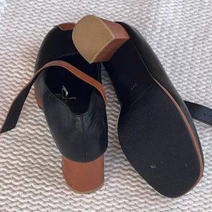Two-Tone Black & Tan Split Toe Mary Janes - Block Heel - Size 245(7.5/8 US) thumbnail 5