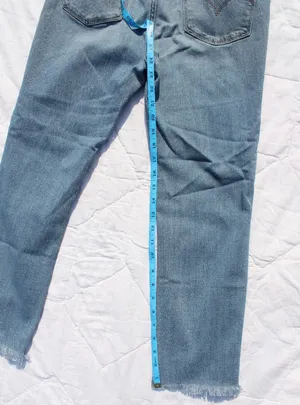 Levi 724 High Rise Straight Crop Jean size 29 Blue Ripped thumbnail 7