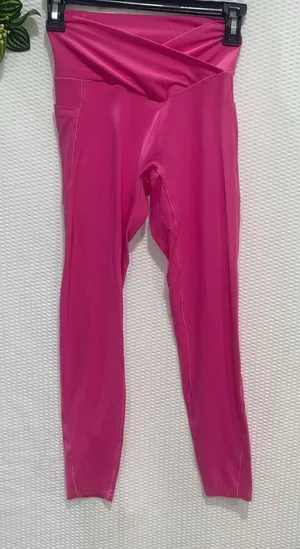 Halara Women’s Small Hot Pink Crossover High Waist 7/8 Pocket Leggings NWOT New thumbnail 1