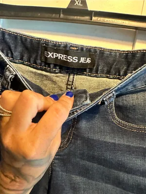 Express Shorts Relaxed Low-Rise Denim Shorts $60 MSRP thumbnail 4