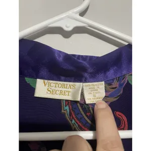 Victorias Secret SleepShirt Womens S Satin Gold Label Floral Paisley Purple thumbnail 6