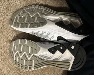 Nike Women’s Tennis Shoes thumbnail 3