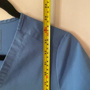 FIGS Casma Scrub Top Ceil Blue Medical Uniform Nurse Doctor Women's size XS thumbnail 7